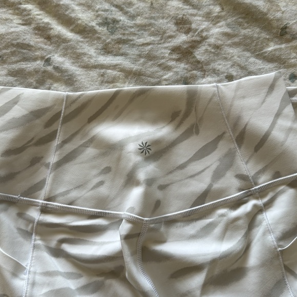 Athleta salutation tight - Picture 4 of 5